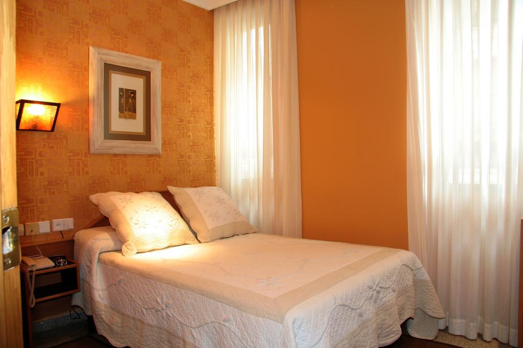 Hostal Paris Valladolid Bagian luar foto