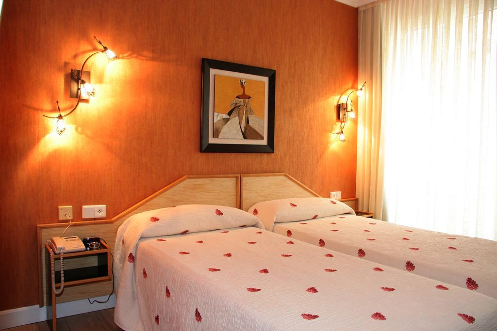 Hostal Paris Valladolid Ruang foto