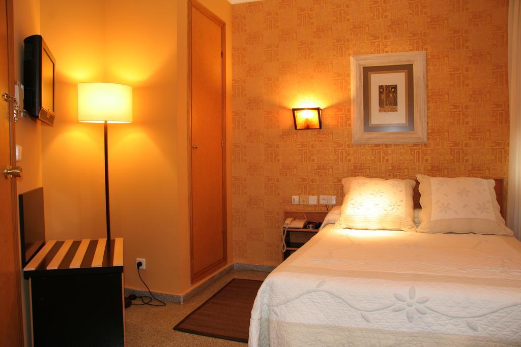 Hostal Paris Valladolid Ruang foto