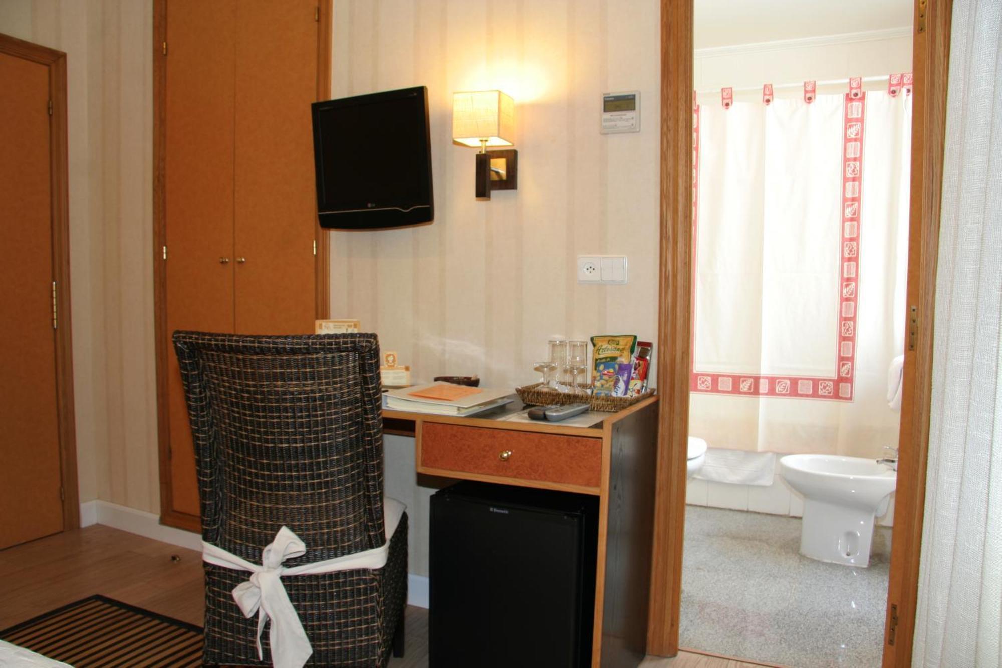 Hostal Paris Valladolid Bagian luar foto