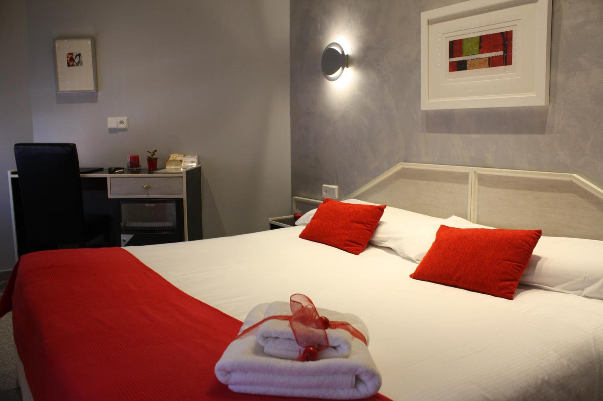 Hostal Paris Valladolid Bagian luar foto