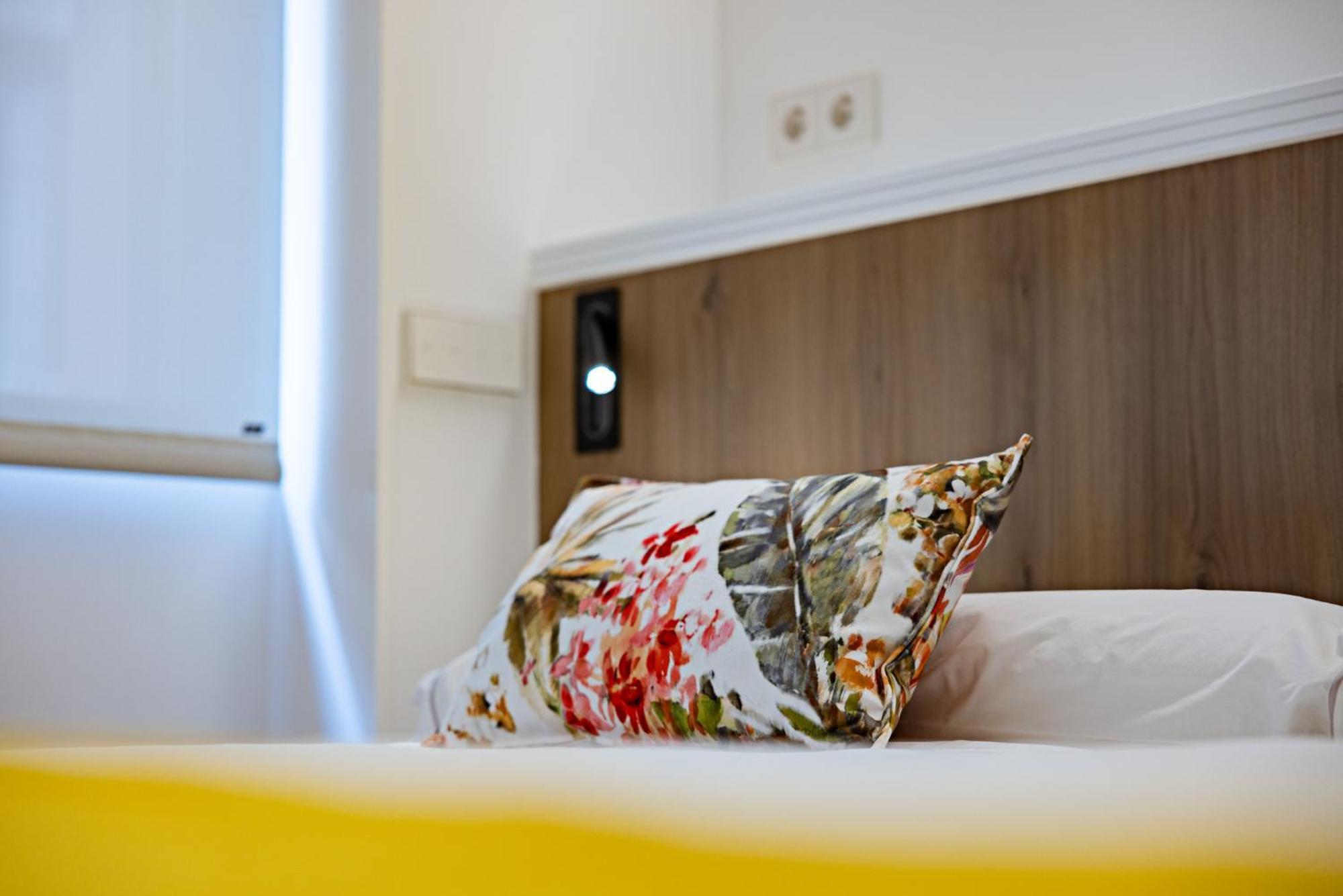 Hostal Paris Valladolid Bagian luar foto