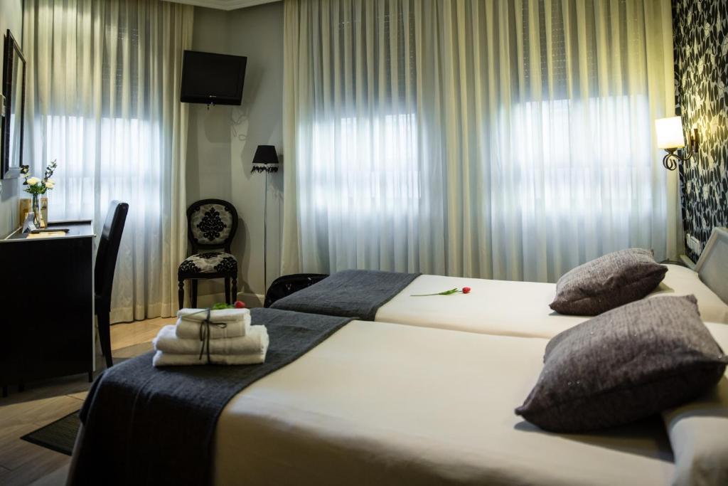 Hostal Paris Valladolid Bagian luar foto