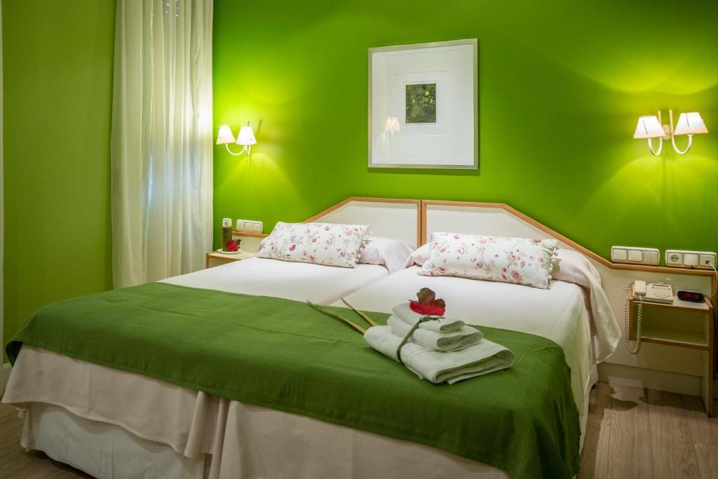 Hostal Paris Valladolid Bagian luar foto