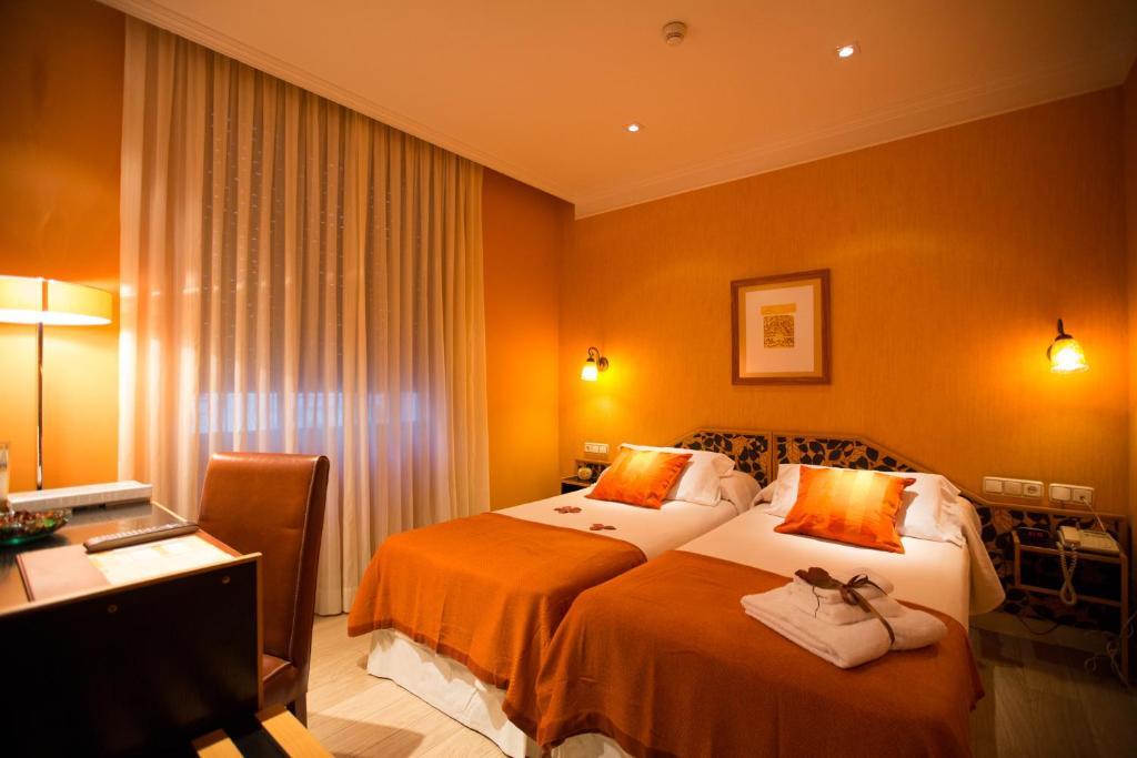 Hostal Paris Valladolid Bagian luar foto