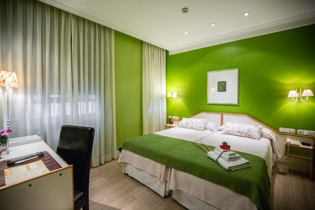 Hostal Paris Valladolid Bagian luar foto