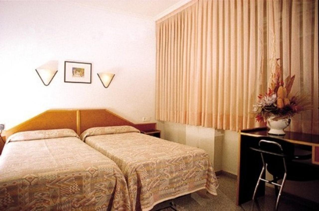 Hostal Paris Valladolid Bagian luar foto