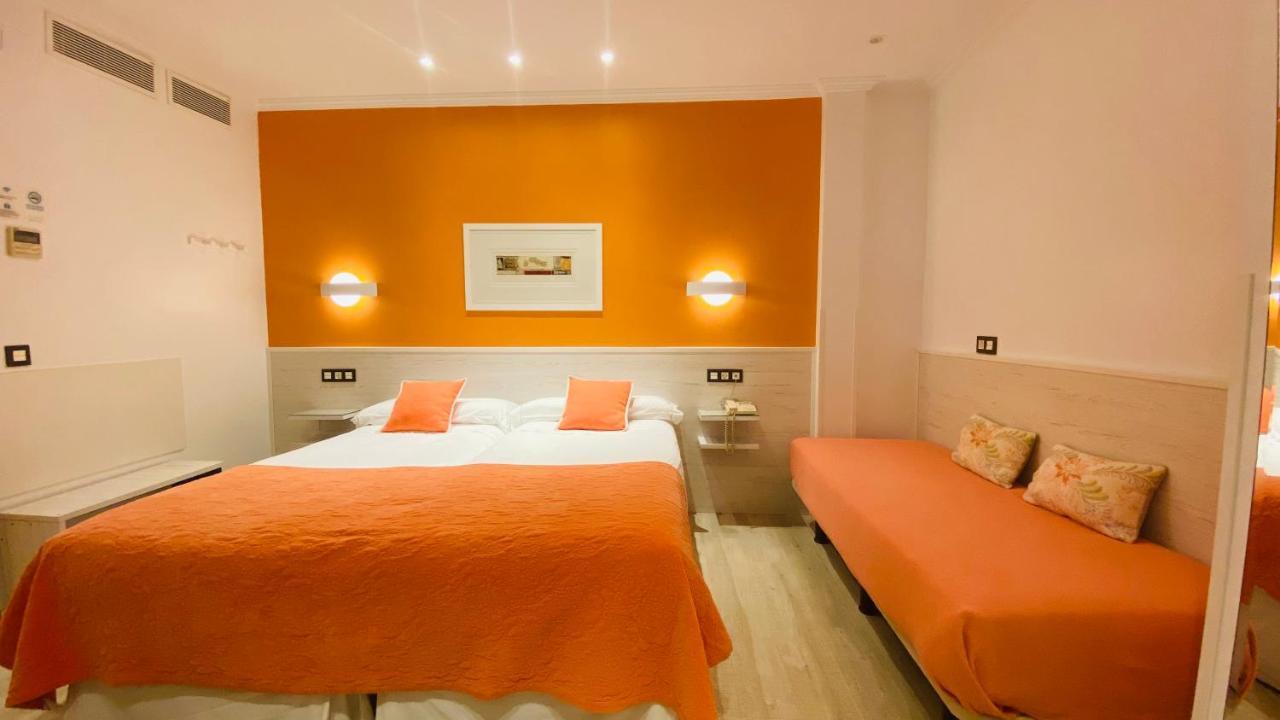 Hostal Paris Valladolid Bagian luar foto