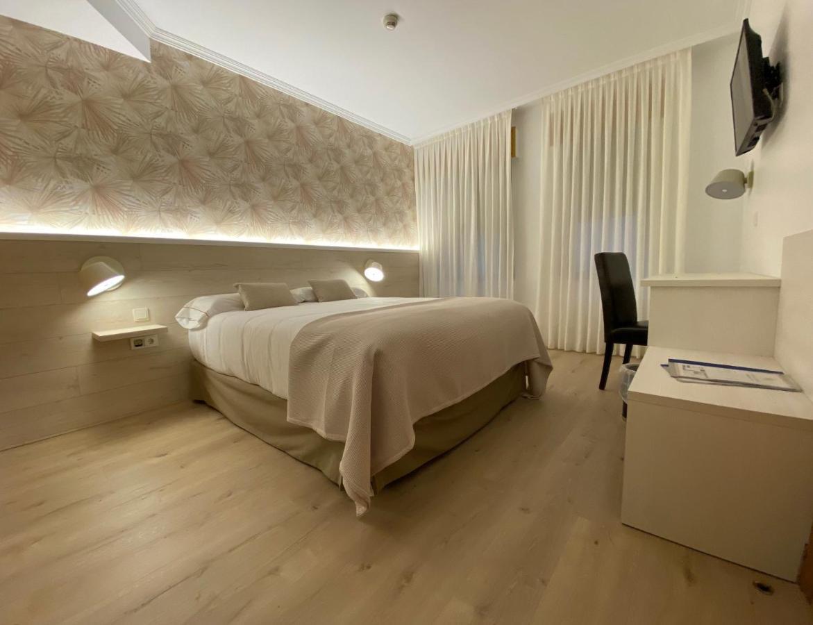Hostal Paris Valladolid Bagian luar foto